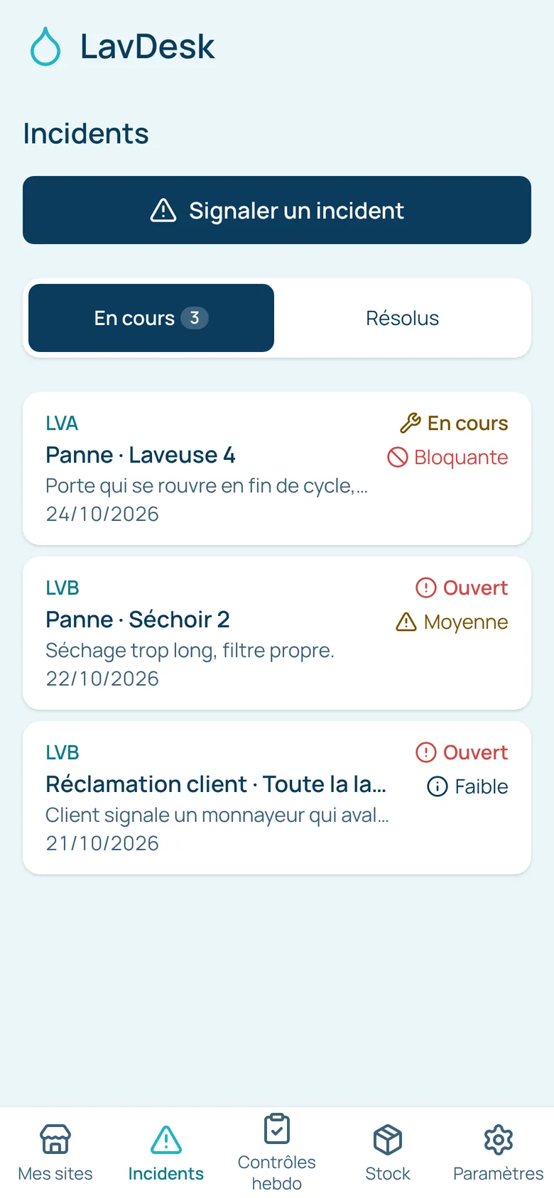 Liste des incidents en cours, avec statut et gravité affichés en toutes lettres.